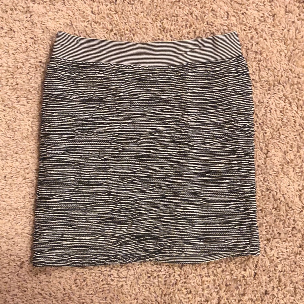 Black/White textured pencil skirt